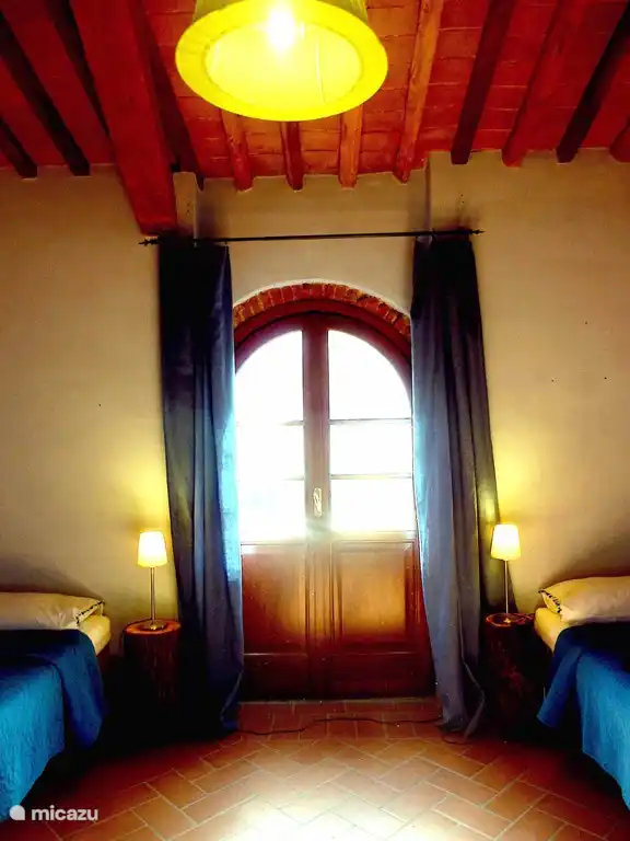 Blue bedroom, 2 x single beds, ensuite bathroom.