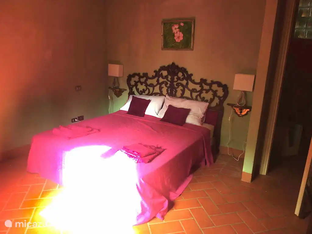 The green room, drenched in the light of early evening. Thanks to its thick stone walls, the barn stays relatively cool in Summer. 