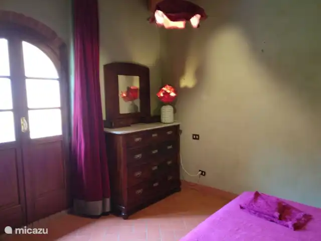 Location de Vacances Italie, Toscane, Lucca, villa - Grange toscane rustique La chambre verte. Les trois chambres sont au premier étage et disposent d'un balcon français à l'ouest avec vue sur le jardin.