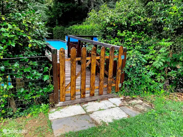 Location de Vacances Italie, Toscane, Lucca, villa - Grange toscane rustique La piscine a une porte et est adaptée aux enfants