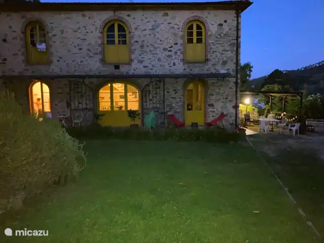 Location de Vacances Italie, Toscane, Lucca, villa - Grange toscane rustique La grange la nuit