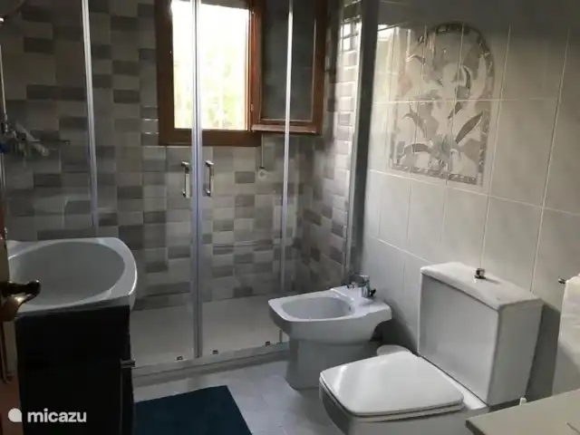 casa del mar en España, Costa Blanca, Ciudad Quesada - villa cuarto de baño con ducha, bidé e inodoro