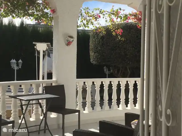 casa del mar en España, Costa Blanca, Ciudad Quesada - villa desayuno en el porche