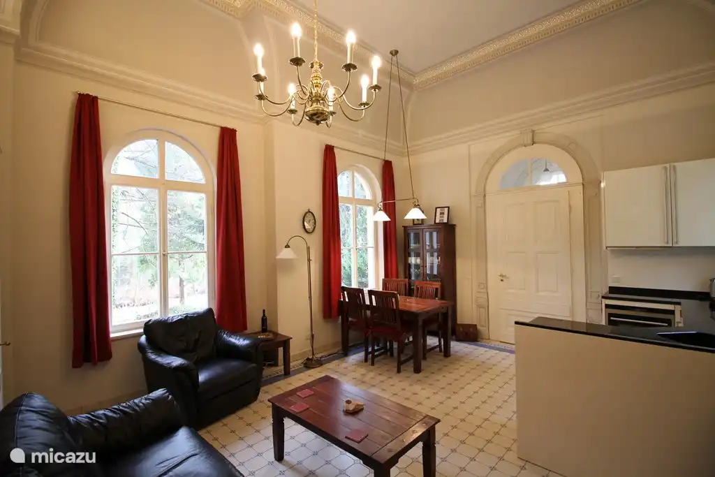 Das Wohnzimmer mit Essbereich im Ferienhaus Sophia.