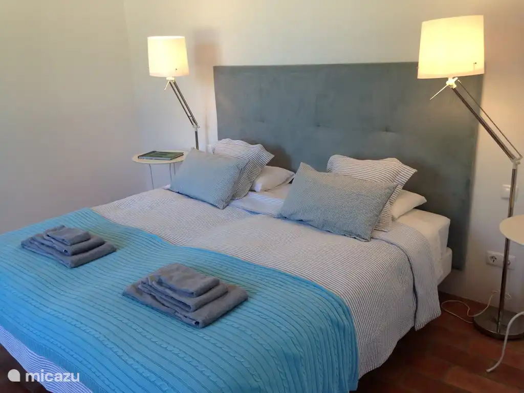 Große 2-Personen-Schlafzimmer mit eigenem Bad