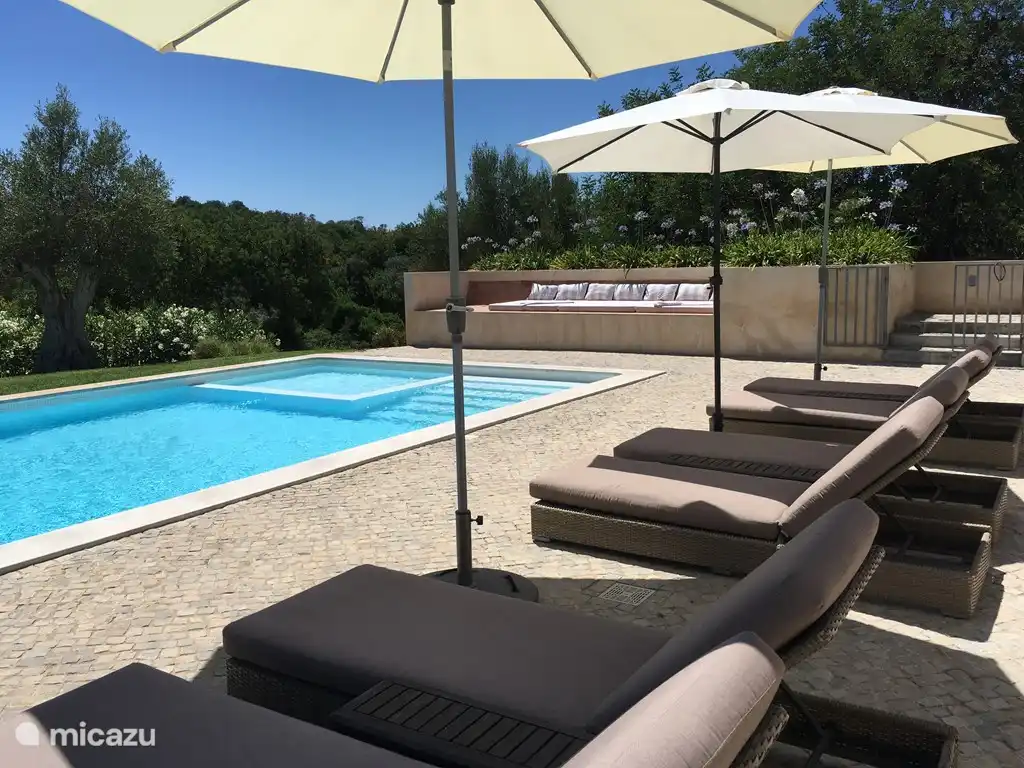 Bequeme Liegen und Sofa