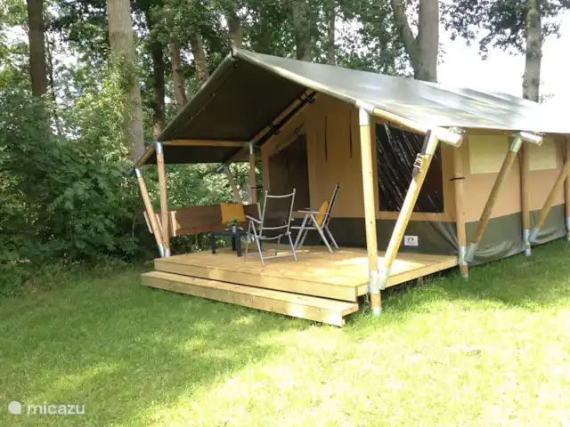 Ferienhof Brink Ort 3 en Alemania, Baja Sajonia, Warmsen - camping de lujo / yurta / tienda safari La cubierta deliciosa.