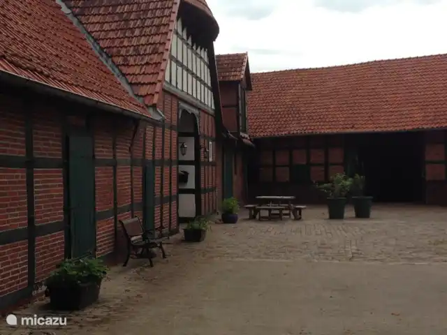 Ferienhof Brink Ort 3 en Alemania, Baja Sajonia, Warmsen - camping de lujo / yurta / tienda safari El patio de Ferienhof BrinkOrt