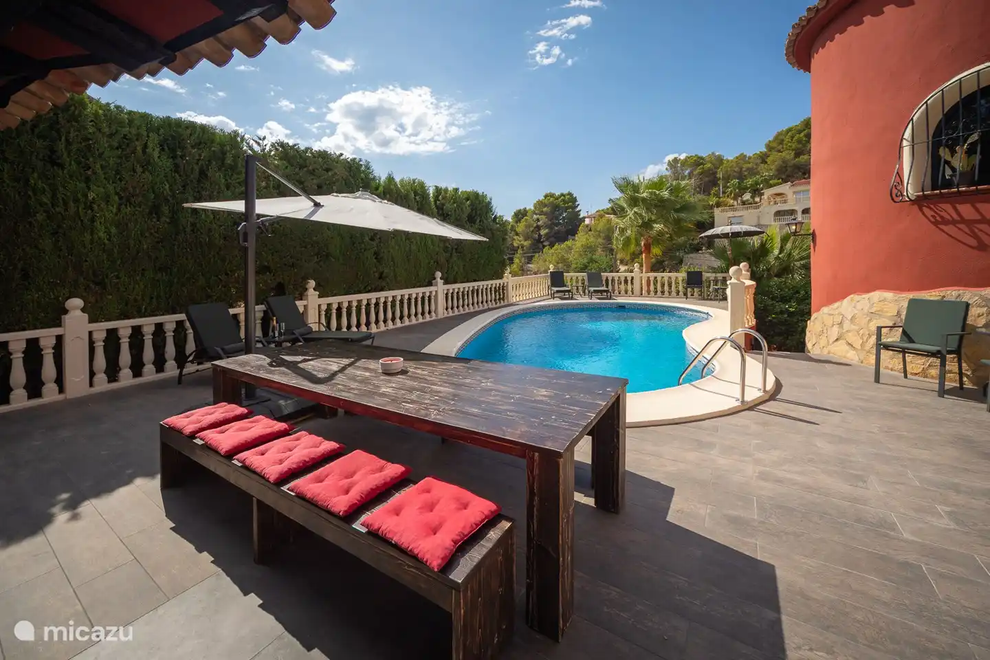 ¿Te imaginas, buen clima durante todo el año, un poco más fresco en el invierno, pero tenemos muchos lugares fuera del viento, por lo que la temperatura ambiente en el sol es de sólo 25 grados en diciembre.