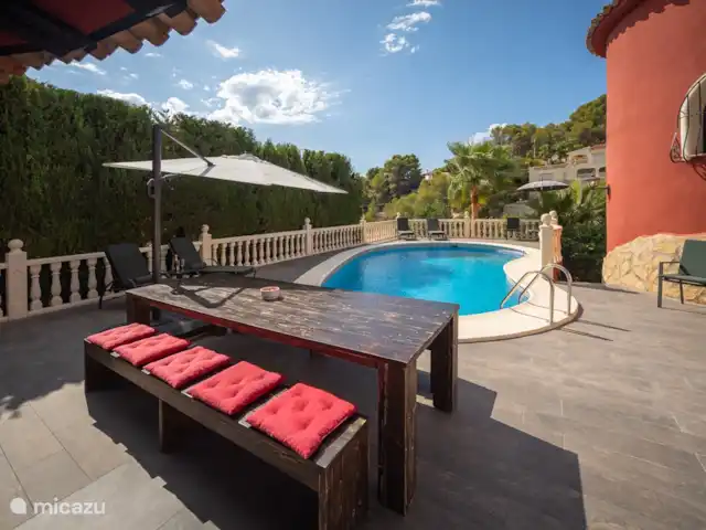La Casa Roja Benissa huren in Spanje, Costa Blanca, Benissa - villa Ziet u het al voor u, hele jaar door lekker weer, in de winter iets koeler maar we hebben veel plekken uit de wind waardoor de gevoelstemperatuur in de zon zo maar 25 graden in december is.