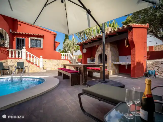 La Casa Roja Benissa huren in Spanje, Costa Blanca, Benissa - villa Geweldige BBQ naast het zwembad, buiten 
eettafel is voor ruim 10 personen geschikt