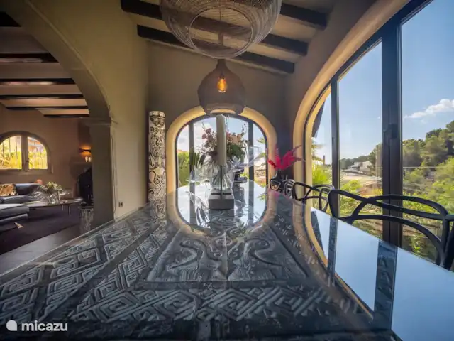 La Casa Roja Benissa huren in Spanje, Costa Blanca, Benissa - villa Eetkamertafel voor uw hele gezelschap, tijdens de iets koudere winteravonden een heerlijk plekje