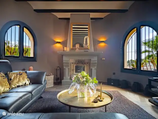 La Casa Roja Benissa huren in Spanje, Costa Blanca, Benissa - villa Living begane grond met gezellige gesloten haard, uiteraard door u te gebruiken als u dit leuk vind