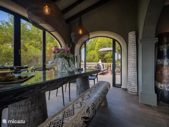 La Casa Roja Benissa huren in Spanje, Costa Blanca, Benissa - villa Veel van het meubilair komt uit Bali waar de eigenaren ook een huis hebben check de website www.balihuis.nu