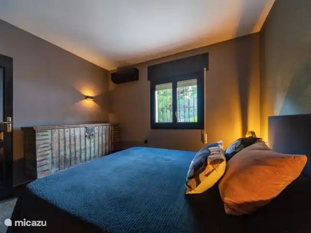 La Casa Roja Benissa huren in Spanje, Costa Blanca, Benissa - villa De masterbedroom, het huis heeft 5 min of meer identieke slaapkamers met tweepersoons bedden