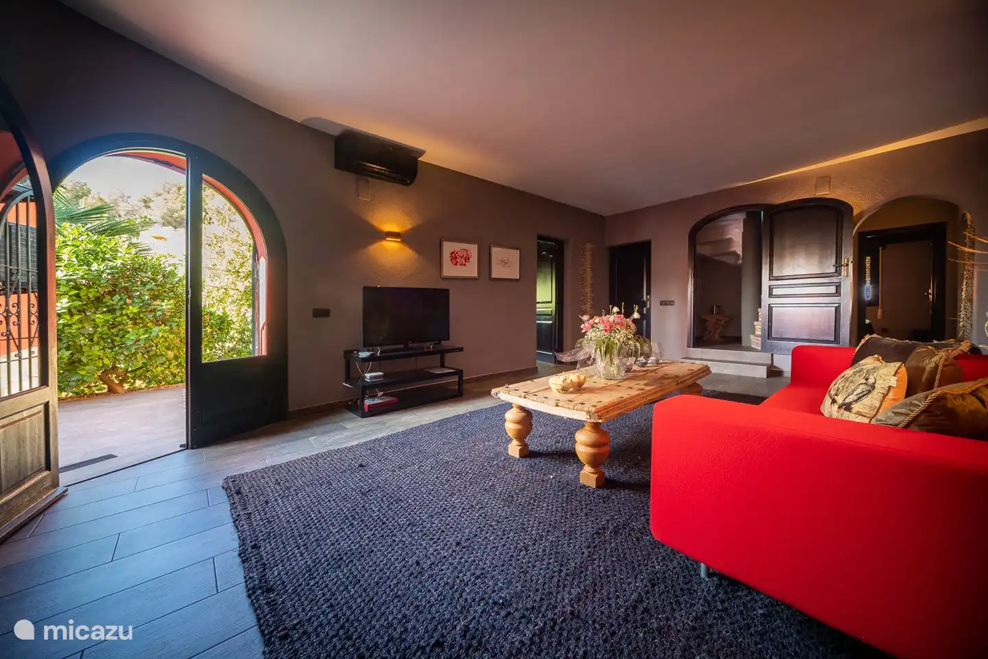 Sala de estar adicional en -1, ideal como sala de estar adicional, por supuesto con TV / Internet, etc.