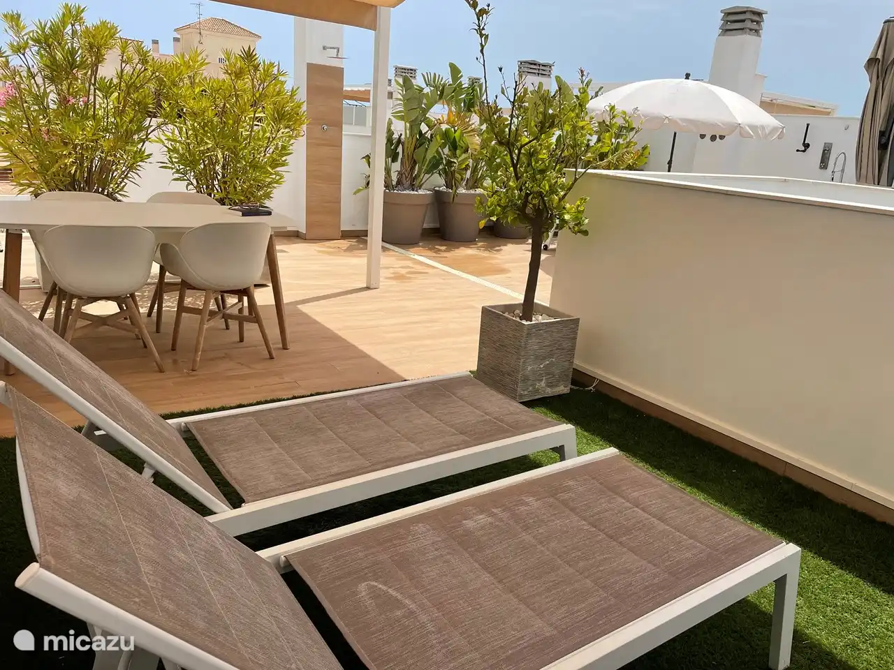 Mit einer schönen frischen Außendusche