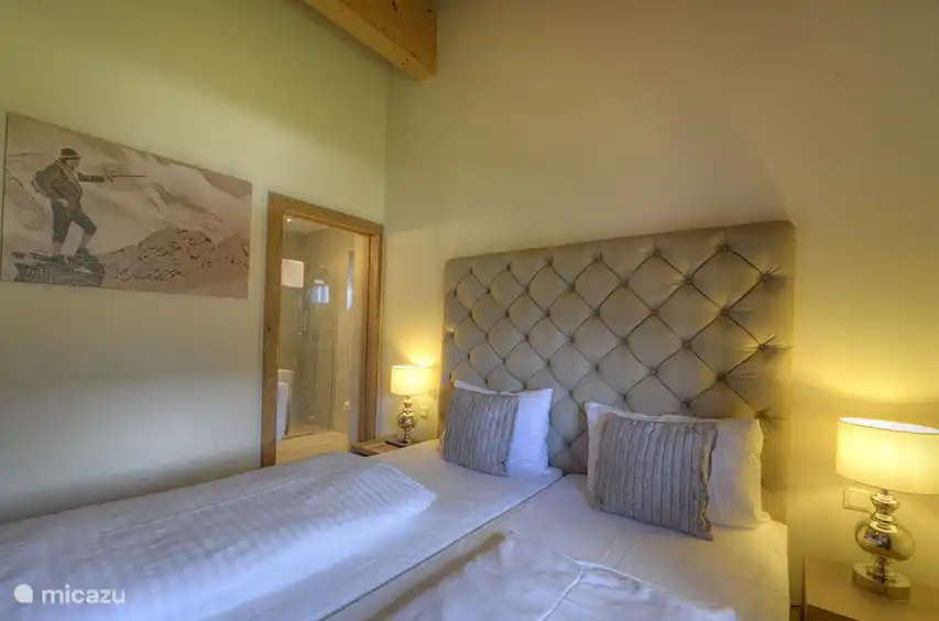 Optimaler Schlafkomfort mit dem Bad in Ihrer Nähe.