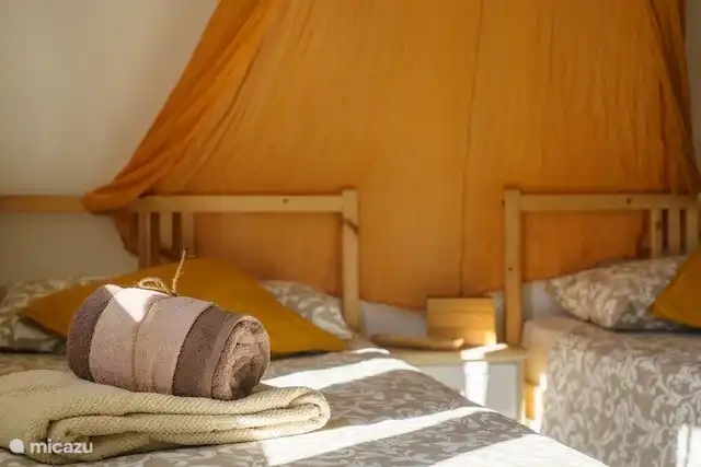 Ein umfangreiches Wäschepaket für Bett, Bad und Küche ist vorhanden.