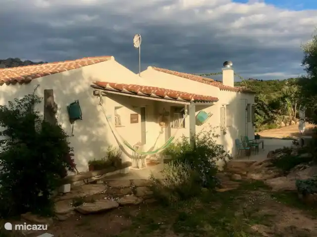 Leontine's Lodge in Sardinië huren in Italië, Sardinië, San Pantaleo - bungalow Herfst hier is ook heerlijk!