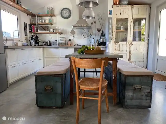 Leontine's Lodge in Sardinië huren in Italië, Sardinië, San Pantaleo - bungalow Woonkeuken om fijn in te kokkerellen en verblijven