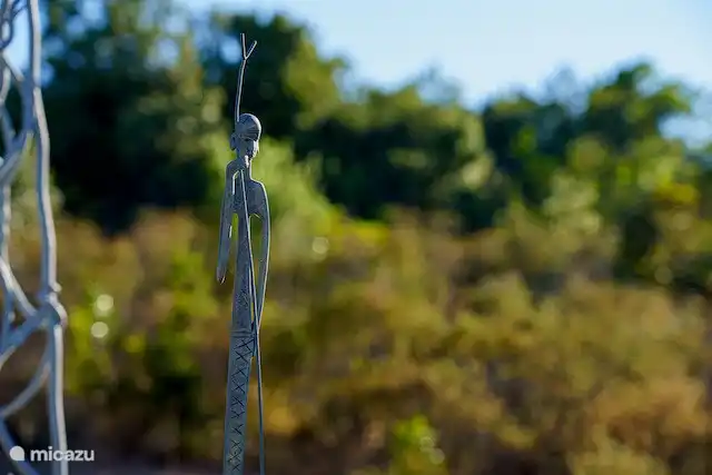 Viele Kunst- und Architekturinspirationen in und um die Villa