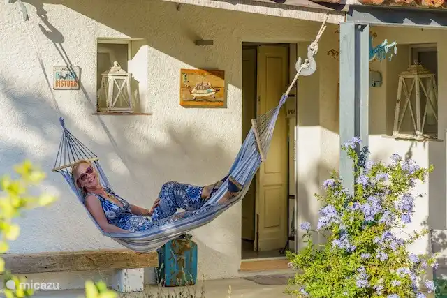 Hallo, willkommen in meiner selbst gestalteten Lodge auf Sardinien! Genieße mein schönes Zuhause, herzliche Grüße, Leontine