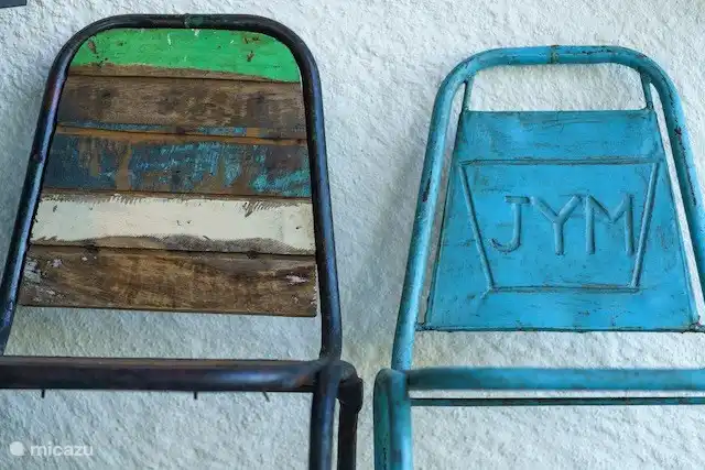 Meine Lieblingsstühle, die ich aus der Toskana mitgebracht habe, als ein Kindergarten neue Möbel gekauft hat und ich diese abgeholt habe.