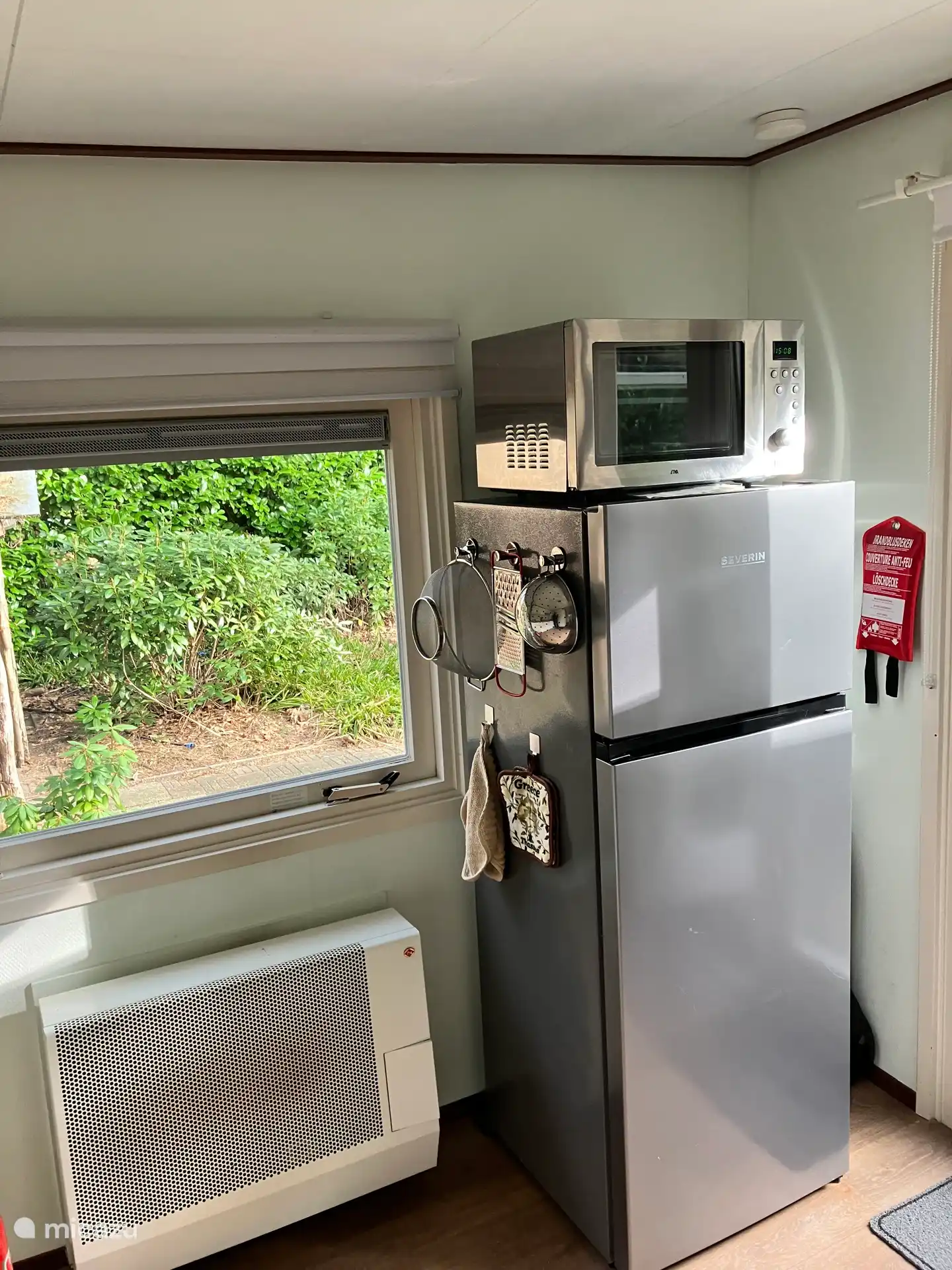 Magnetron en koelkast met ruim vriesgedeelte