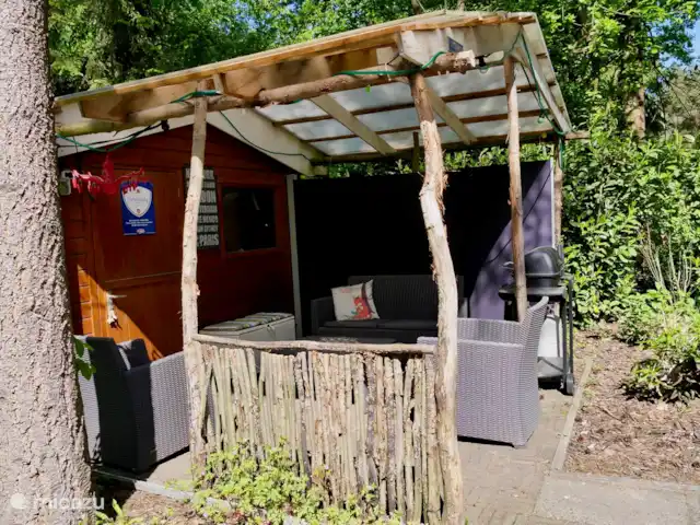 Le renard | Pays-Bas, Gueldre, Emst (Epe) - chalet Le coin salon couvert avec barbecue