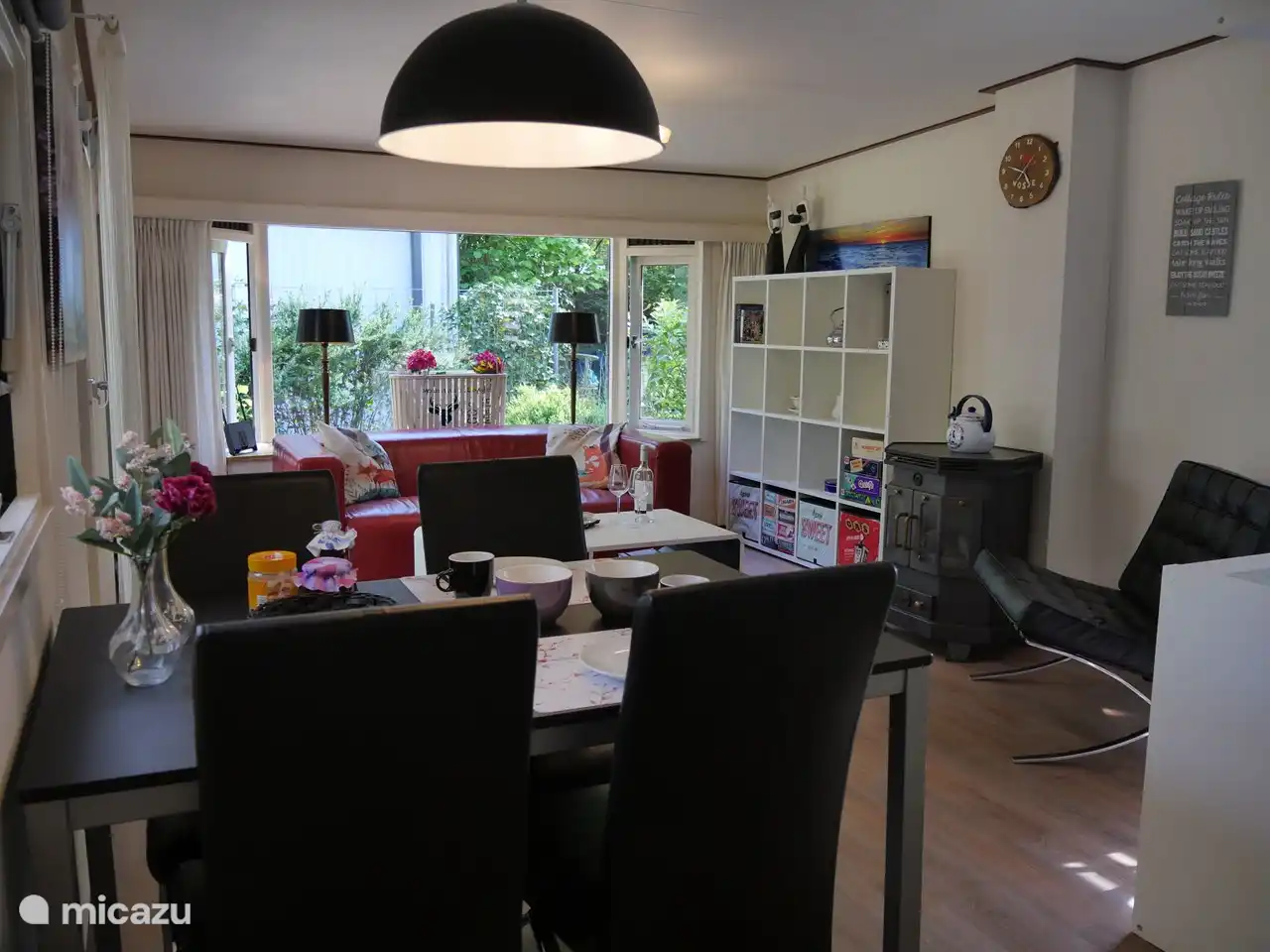 Living room seen from the kitchen