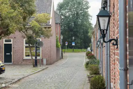 Vakantiehuis Nederland, Gelderland, Buren geschakelde woning Huisje in Buren Jodenkerkplein