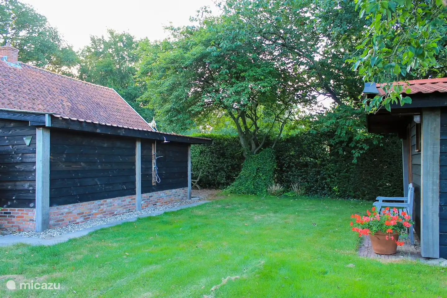 Ihr eigener privater Garten während Ihres Aufenthalts mit einer schönen Außendusche