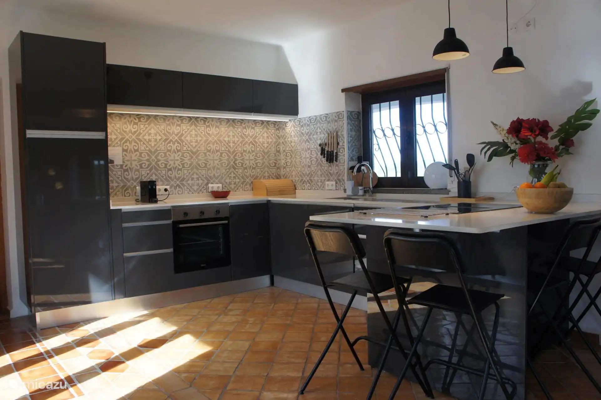 Cocina muy espaciosa y nueva, con todas las comodidades. 