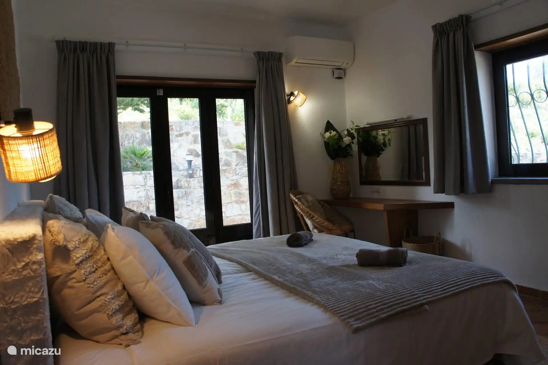 Aquí también hay puertas francesas a la terraza