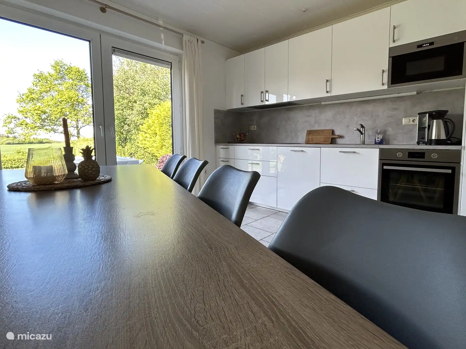 Table à manger, extension possible avec table assortie