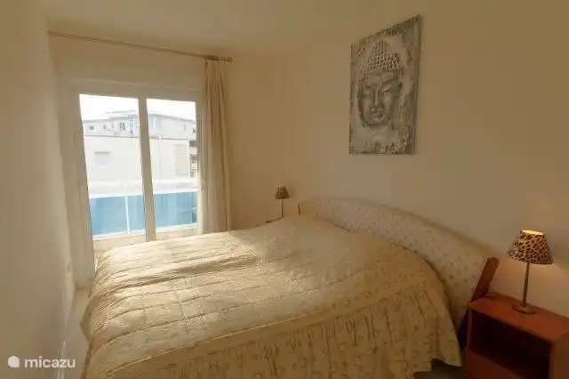 Doppelzimmer mit Einbauschrank (Bett 140x200)