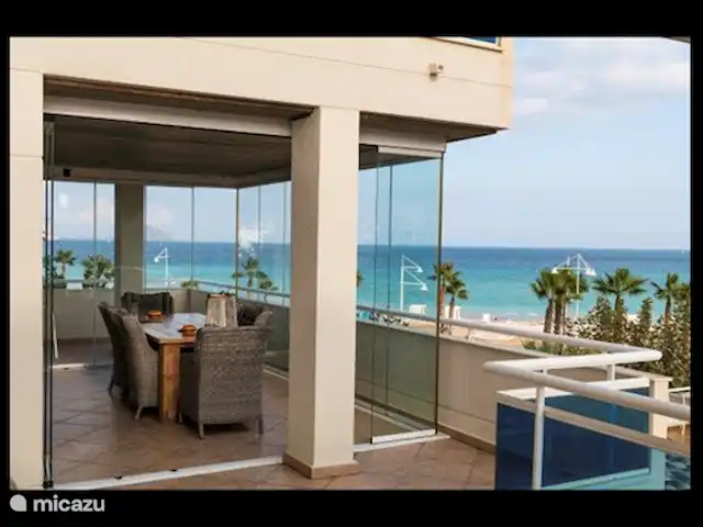 Finalbir en España, Costa Blanca, Albir - apartamento El conservatorio con mesa de comedor.