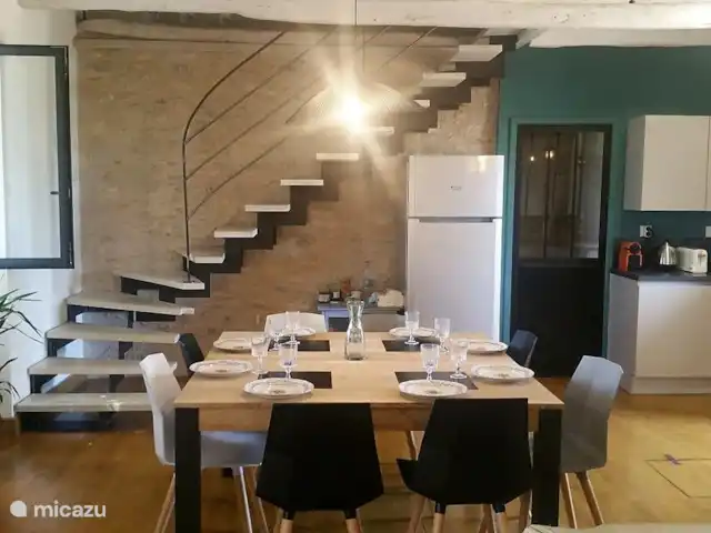 Couzame | France, Lot, Couzou - maison de vacances salle à manger et cuisine
