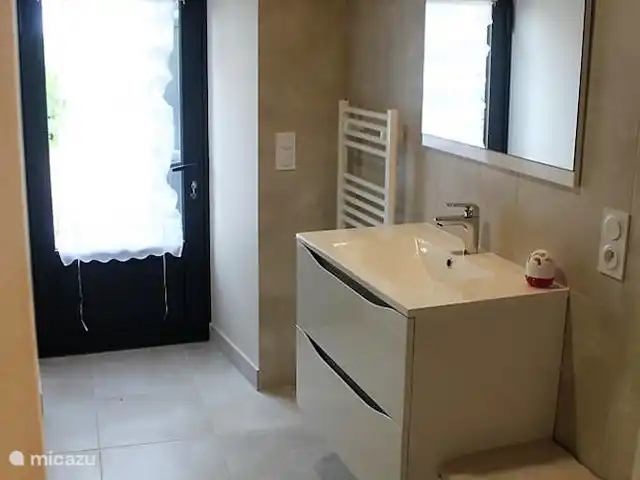 Couzame | France, Lot, Couzou - maison de vacances salle de bains