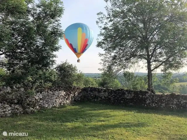 Couzame | France, Lot, Couzou - maison de vacances Montgolfière