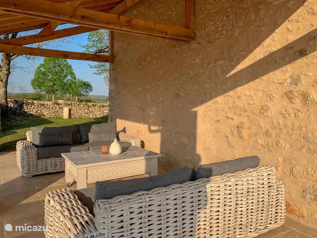 überdachte Terrasse