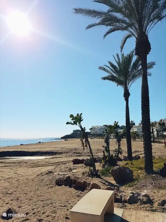 Strand in 300m zu Fuß erreichbar.