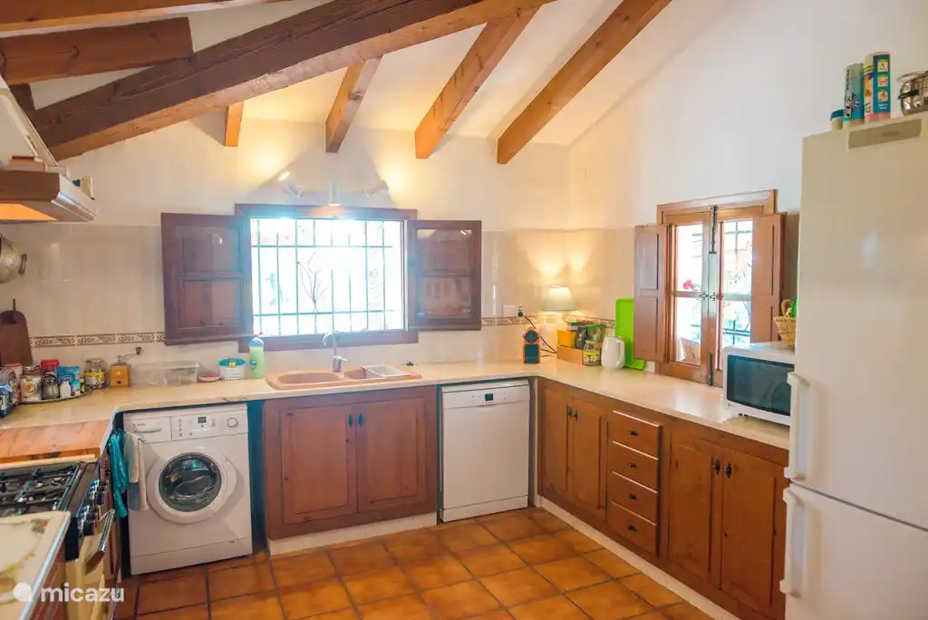 Cuisine spacieuse entièrement équipée