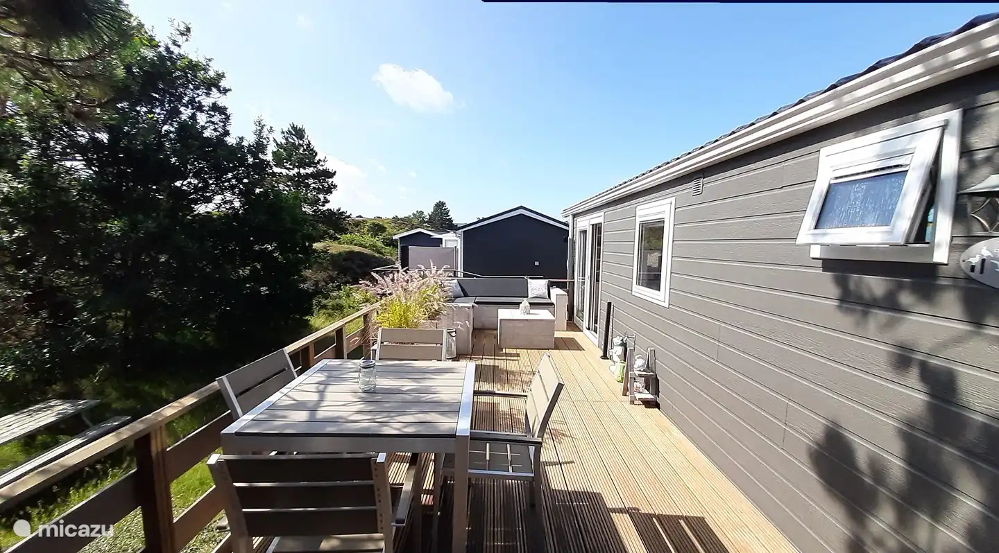 Eine schöne geräumige Terrasse