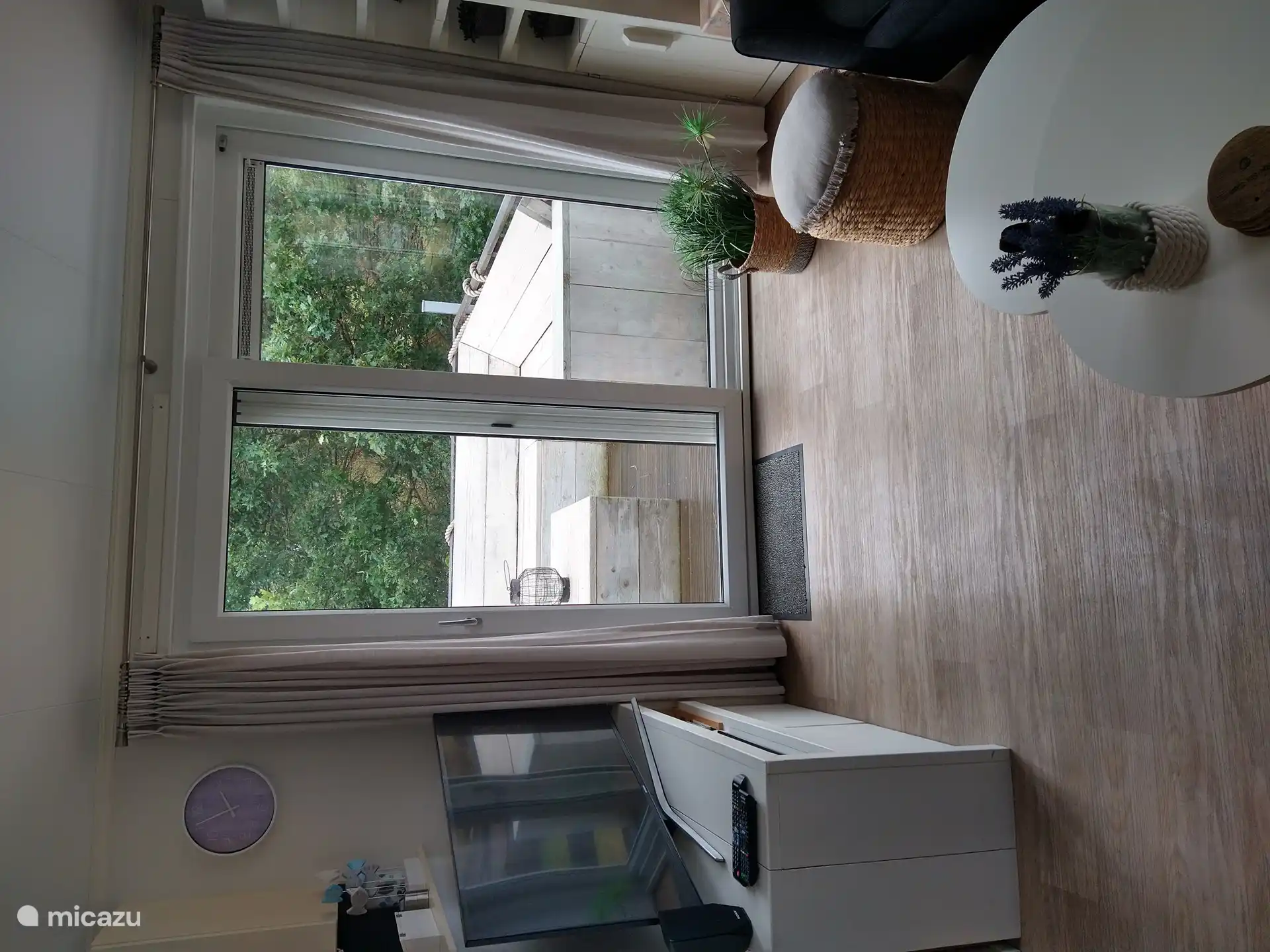 Wohnzimmer mit Schiebetüren