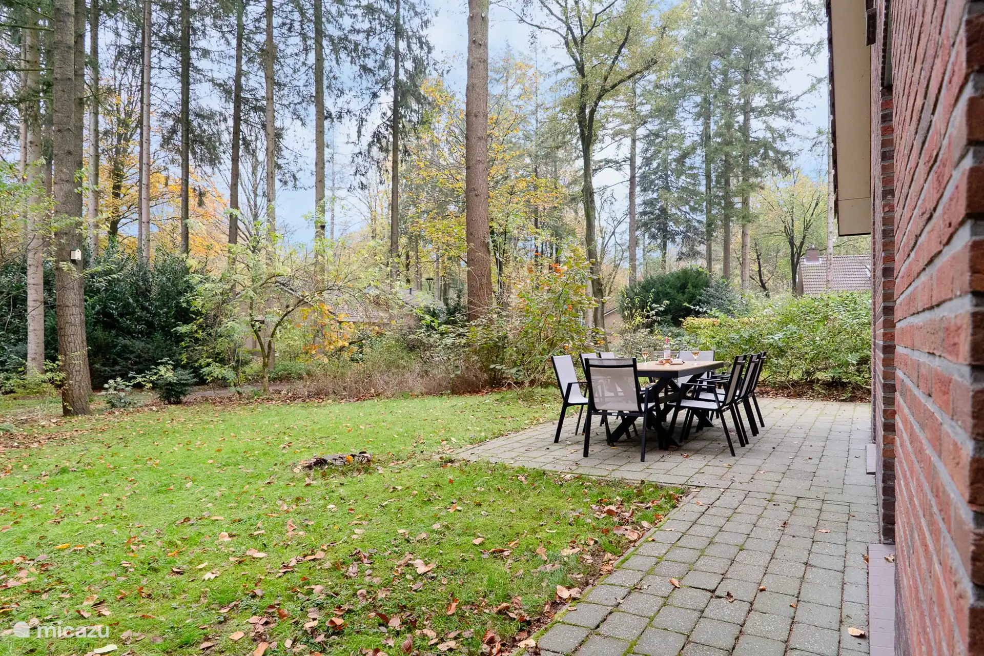 Pouvoir s’asseoir et dîner à l’extérieur en pleine nature.