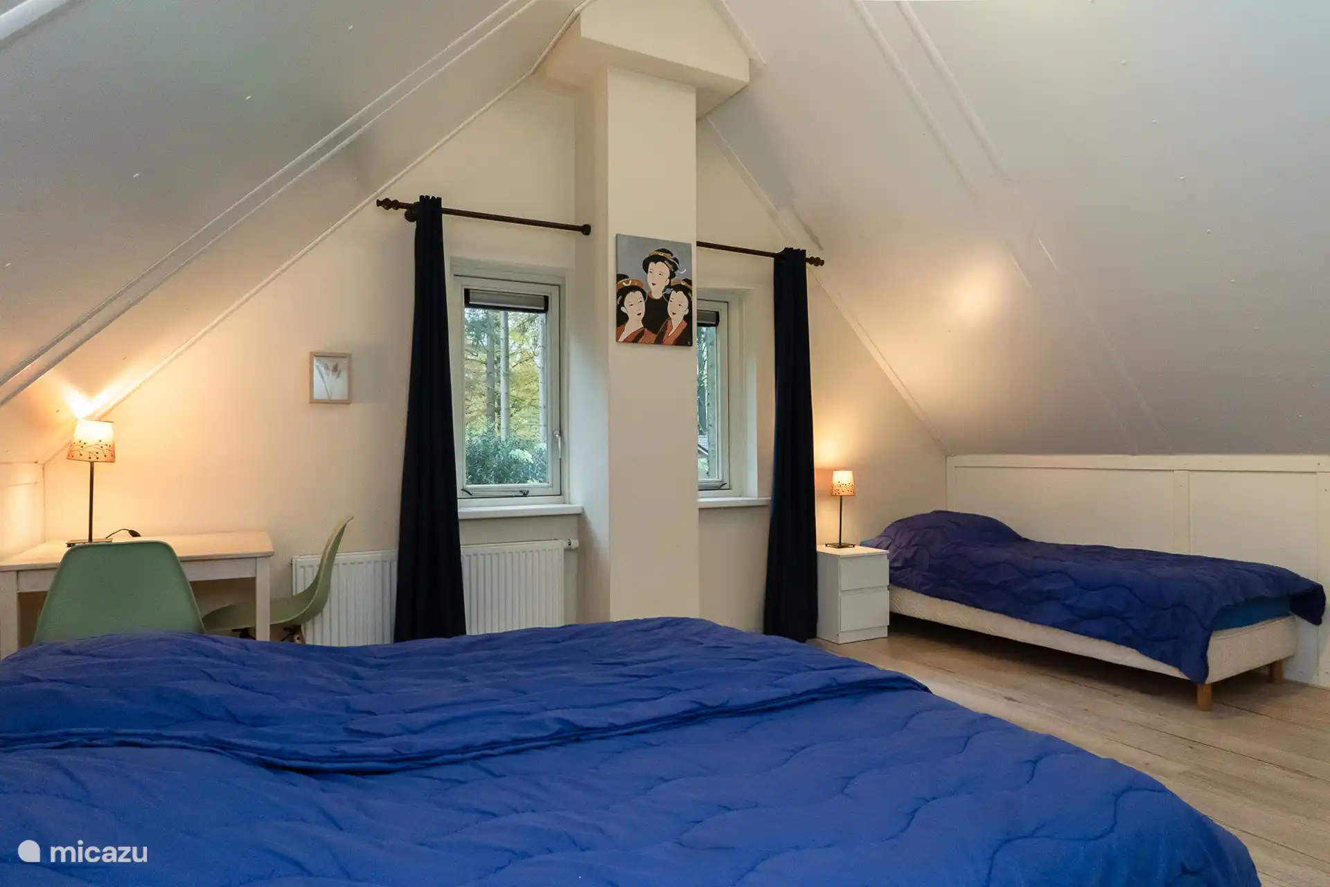 Chambre (3) avec 3 lits et 2ème lit bébé.