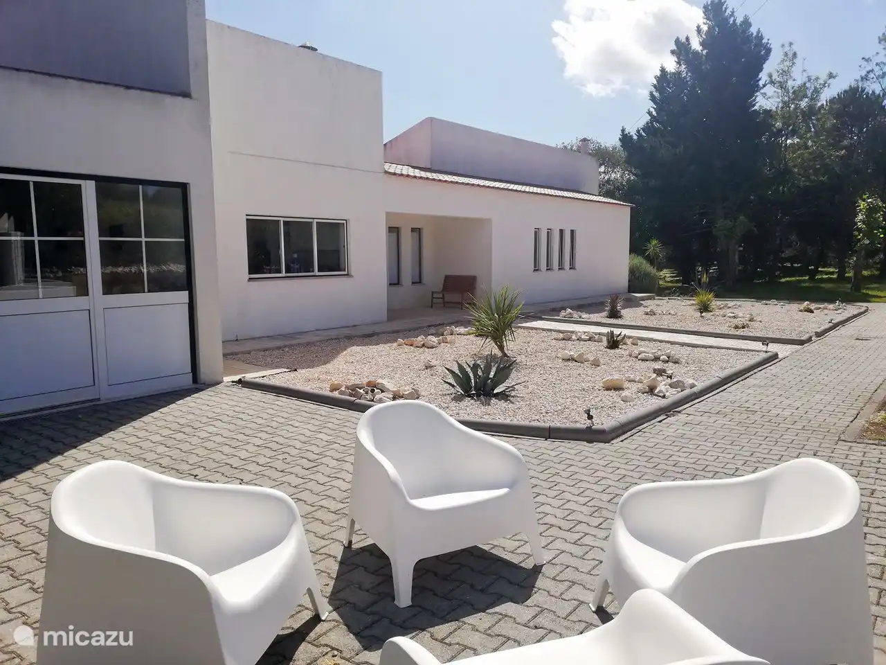 Terrace at the front