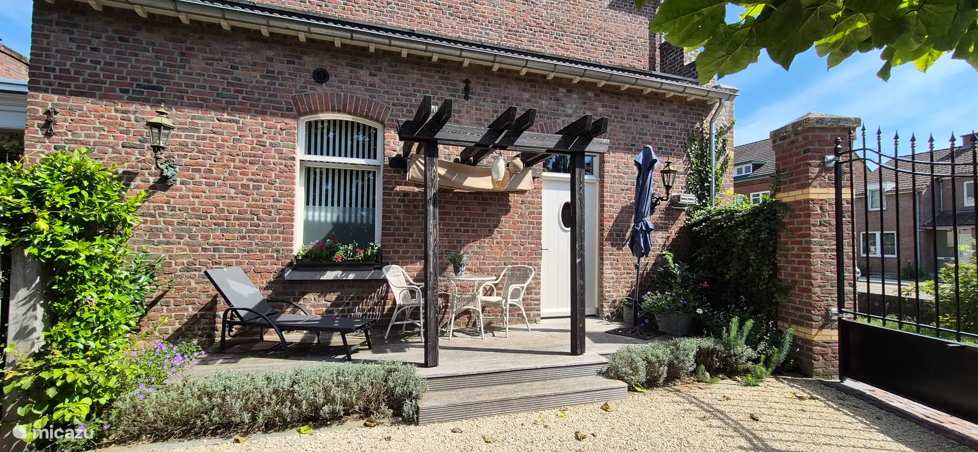 schöne Sonnenterrasse zum Entspannen